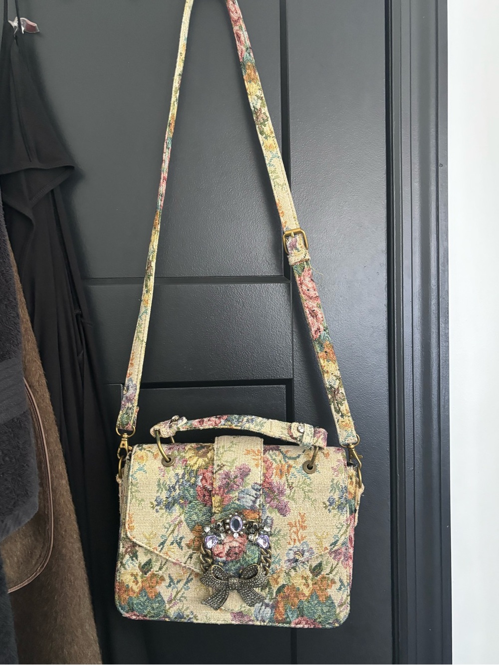aldo telawen floral shoulder bag w/ adjustable strap